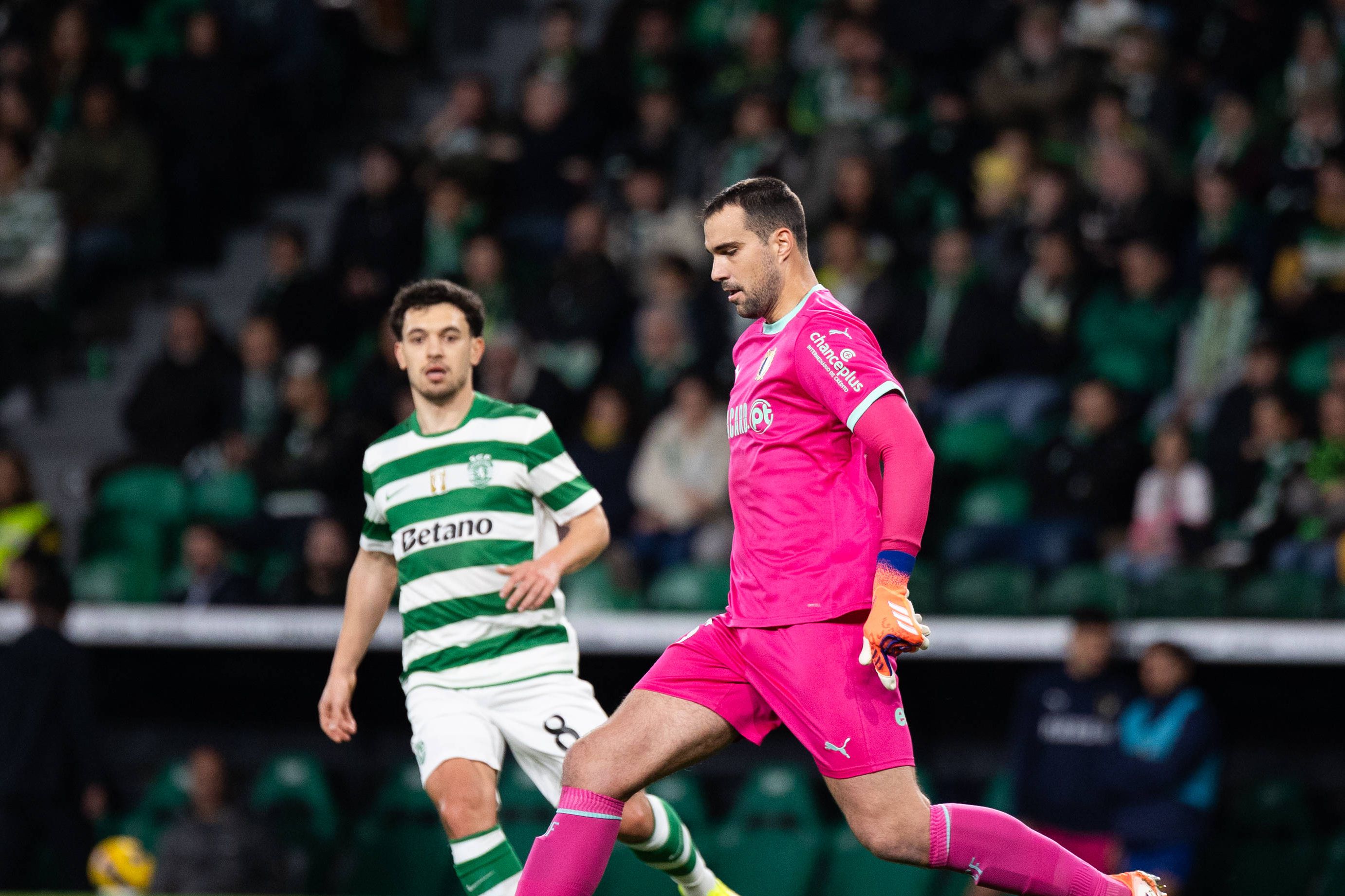 Dono da baliza do Vila Nova crente no sucesso em Vila do Conde