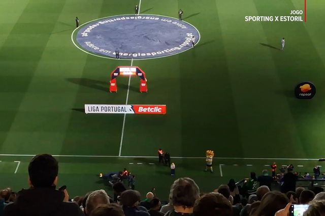 Equipas sobem ao relvado de Alvalade