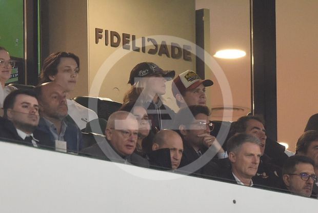 A atriz Sydney Sweeney no camarote em Alvalade - Foto: Miguel Nunes