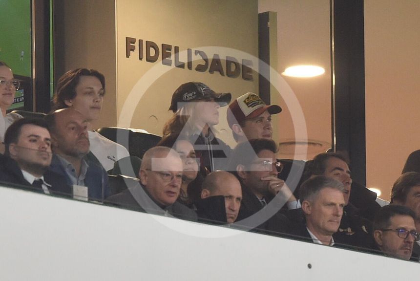 A atriz Sydney Sweeney no camarote em Alvalade - Foto: Miguel Nunes