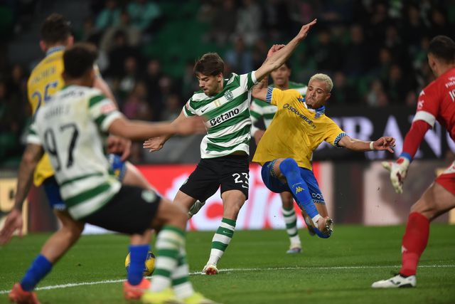 O golaço de Daniel Bragança (Foto: MIGUEL NUNES)