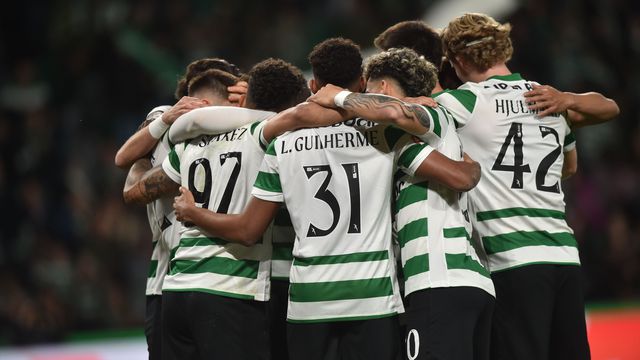 Festejos do Sporting após o primeiro golo de Suárez diante do Estoril - Foto: Miguel Nunes