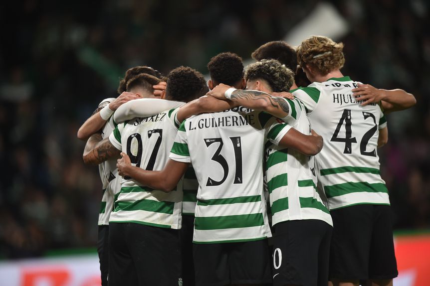 Festejos do Sporting após o primeiro golo de Suárez diante do Estoril - Foto: Miguel Nunes