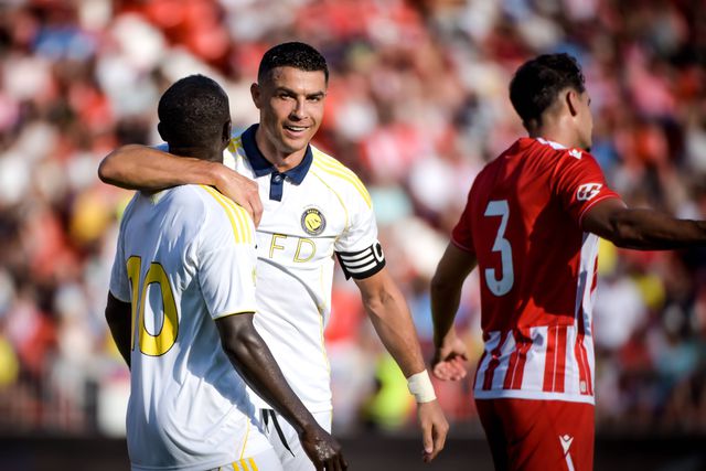 Cristiano Ronaldo bisou pelo Al Nassr diante do Almería na pré-época passada