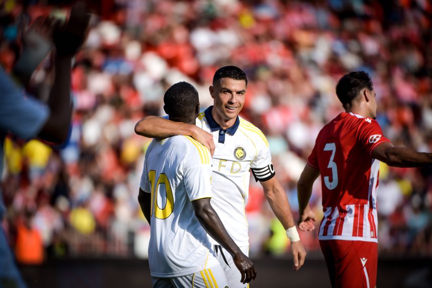 Cristiano Ronaldo bisou pelo Al Nassr diante do Almería na pré-época passada