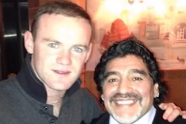 Wayne Rooney e Maradona cruzaram-se num restaurante em Manchester em 2013