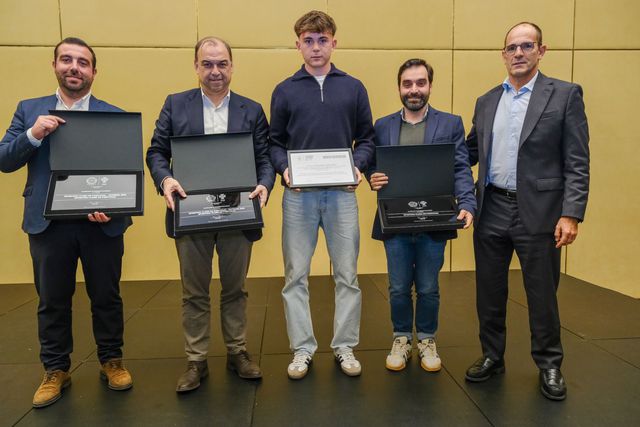 Frederico Gonçalves, Paulo Gomes, Alexandre Tverdohlebov, Diogo Domingos e Tomaz Morais na cerimónia de entrega das placas de certificação - Foto: Sporting CP