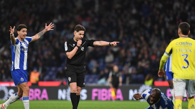 Iancu Vasilica assinalou penálti polémico no FC Porto-Arouca - Foto: Rogério Ferreira/KAPTA+
