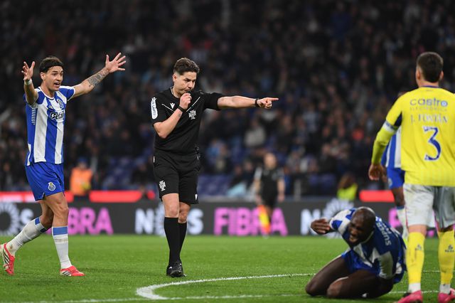 Iancu Vasilica assinalou penálti polémico no FC Porto-Arouca - Foto: Rogério Ferreira/KAPTA+