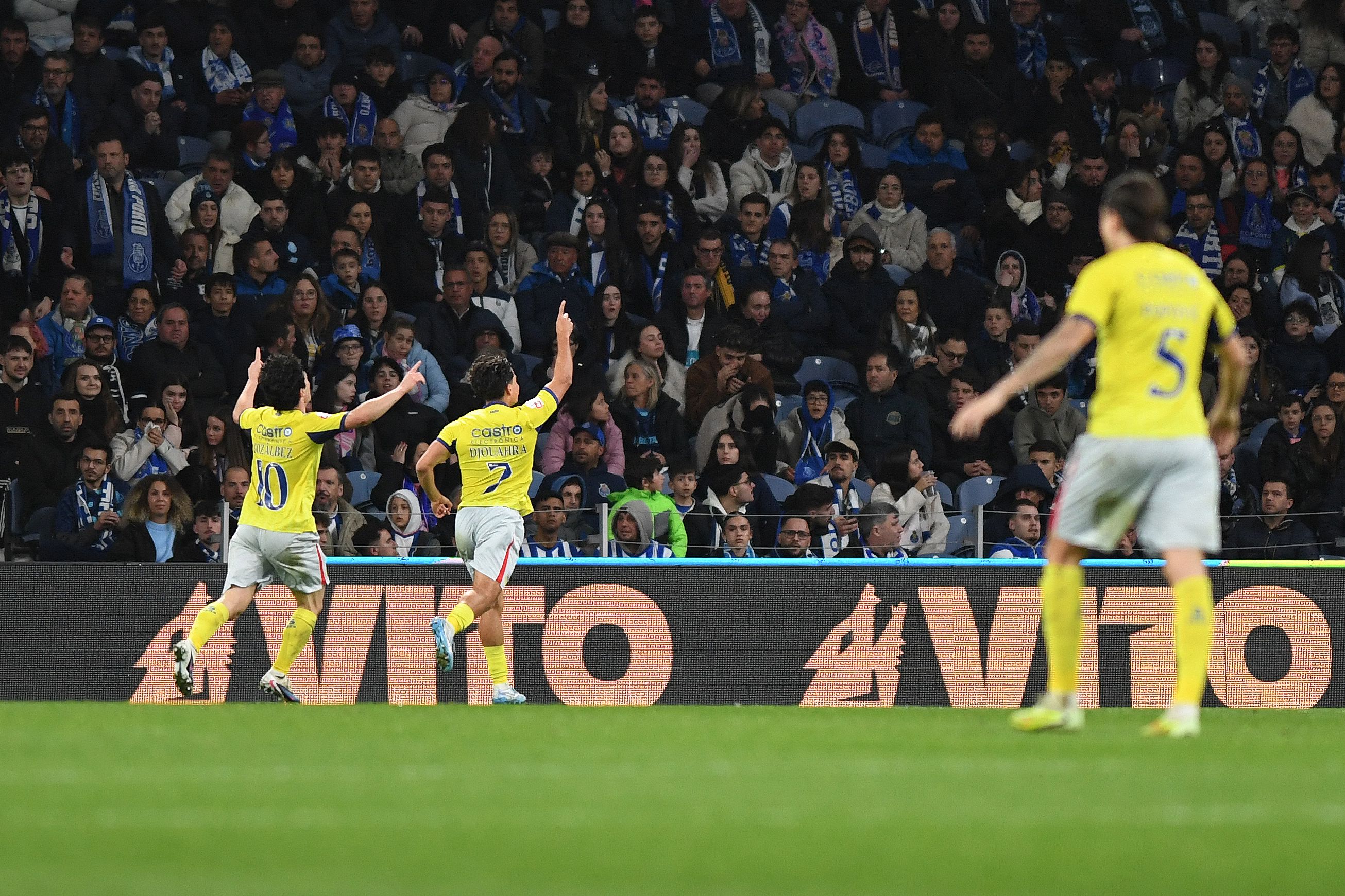 Nais Djouahra festeja golo no FC Porto-Arouca — Foto: Rogério Ferreira/KAPTA+
