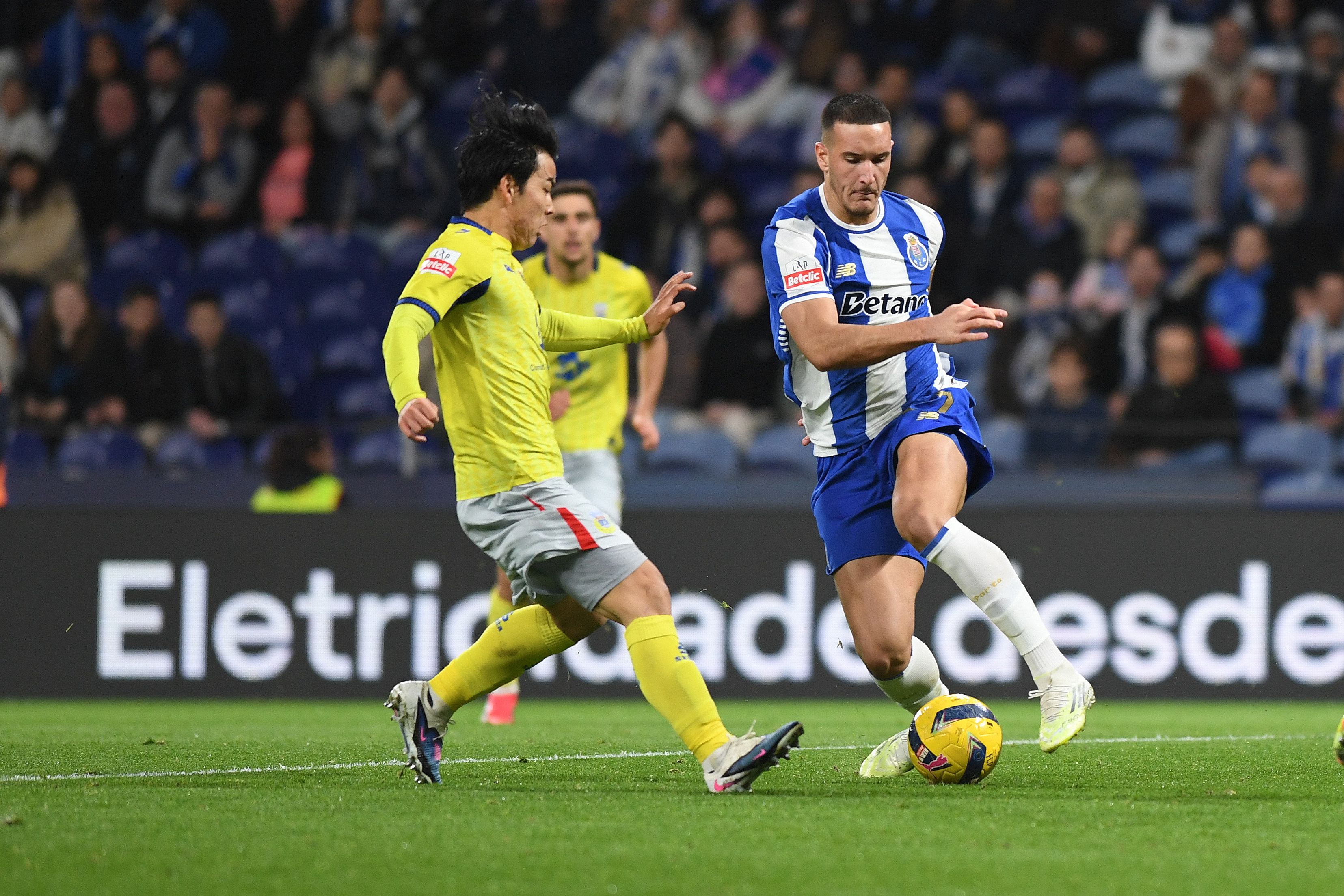 Deniz Gul no FC Porto-Arouca — Foto: Rogério Ferreira/KAPTA+