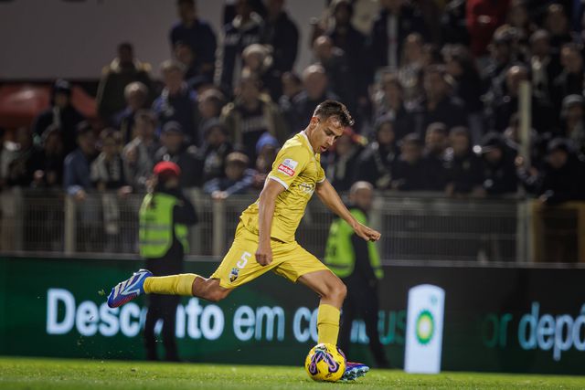 Farense em Arouca sem Cláudio Falcão