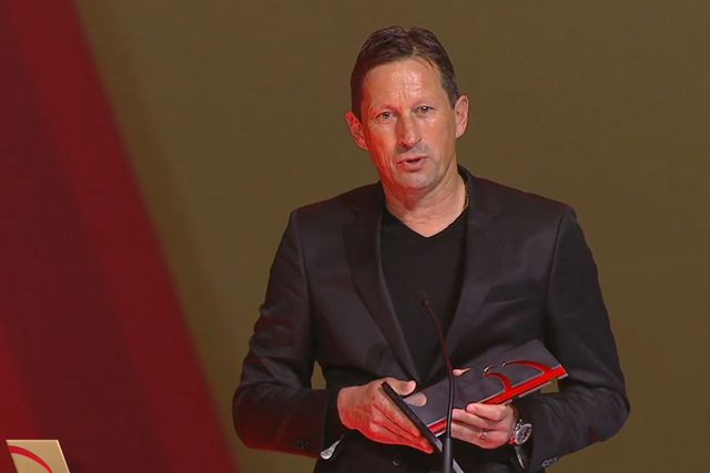 Roger Schmidt vence prémio Treinador na gala Cosme Damião