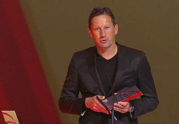 Roger Schmidt vence prémio Treinador na gala Cosme Damião