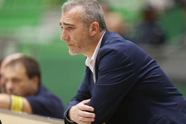 Paulo Freitas deixa recado à arbitragem mas sai com «coisas positivas» após derrota com o Sporting