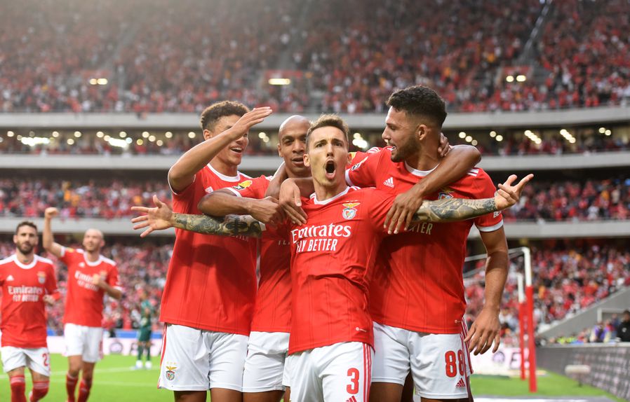 Álex Grimaldo somou 303 jogos e marcou 27 golos em sete épocas e meia no Benfica - Foto: Sérgio Miguel Santos