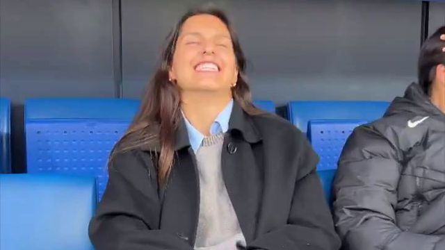 VÍDEO: Barcelona mostra Kika de muletas e bota ortopédica antes do jogo na Champions