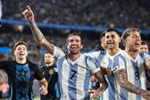 Jogadores da Argentina festejam triunfo sobre o Brasil em Buenos Aires