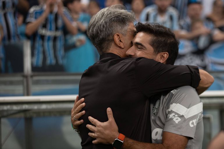 Renato Gaúcho aceita convite de Abel mas não resiste a correção
