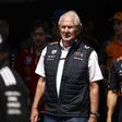 Helmut Marko ao lado de Liam Lawson, que foi despromovido para a VCARB