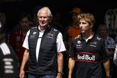 Helmut Marko ao lado de Liam Lawson, que foi despromovido para a VCARB