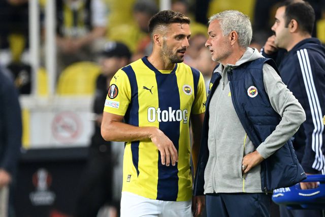 Treinador do Ajax abre portas a estrela de Mourinho no Fenerbahçe