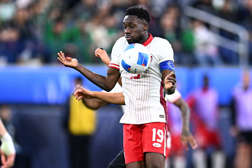 Alphonso Davies, capitão do Canadá, a representar o seu país na Liga das Nações Concacaf