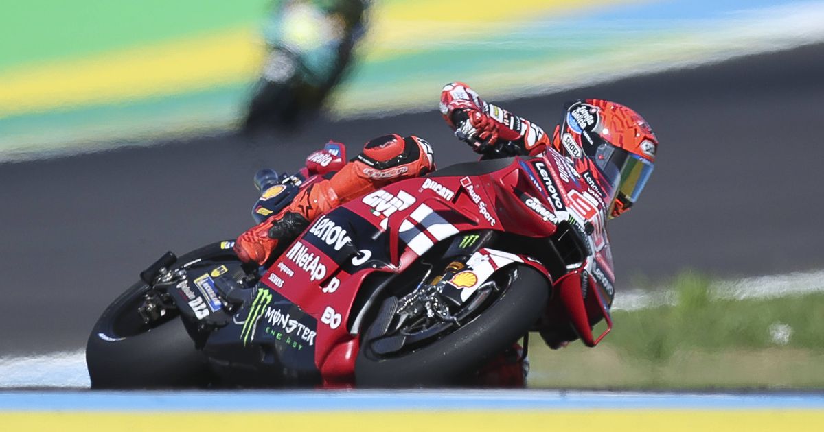 Susto no MotoGP: Marc Márquez escapa a lesão grave após queda violenta (vídeo)