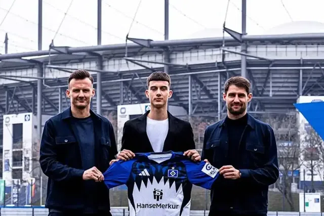 Claus Costa, Andrej Vasiljevic e Christoph Rhomer, agente - Foto HSV