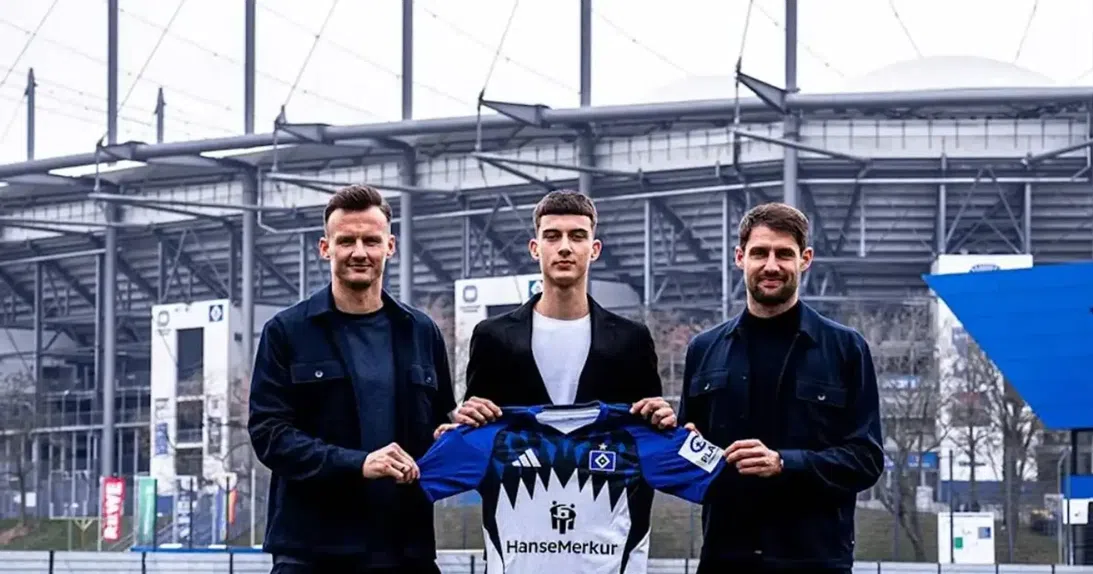 Claus Costa, Andrej Vasiljevic e Christoph Rhomer, agente - Foto HSV