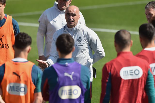 Roberto Martínez com o plantel na Cidade do Futebol - Miguel Nunes