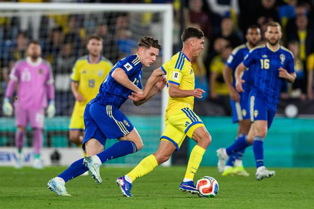 Sudakov perseguido por Gyokeres