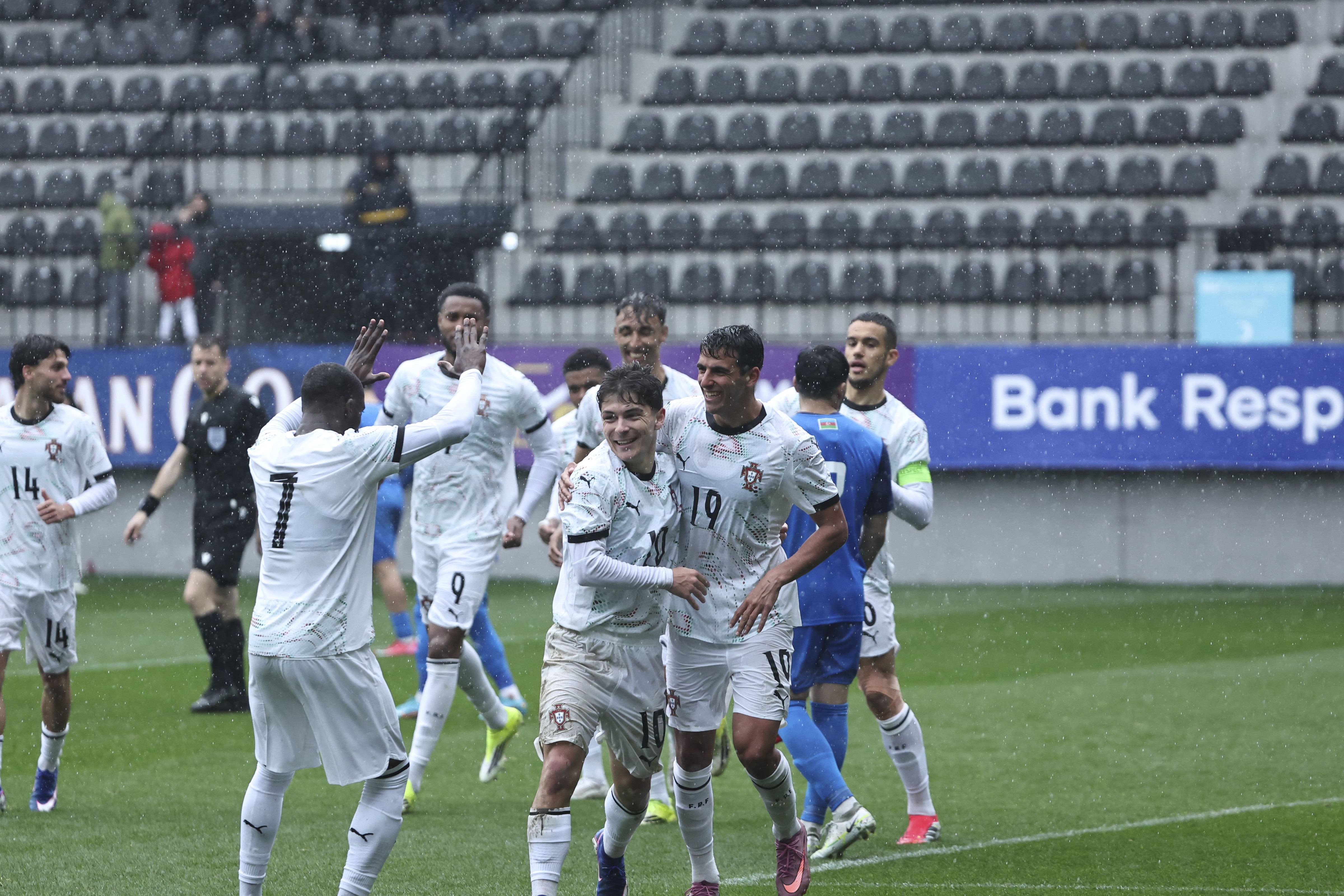Gonçalo Moreira marcou na estreia absoluta pelos sub-21 e o momento foi celebrado a preceito - Foto: FPF