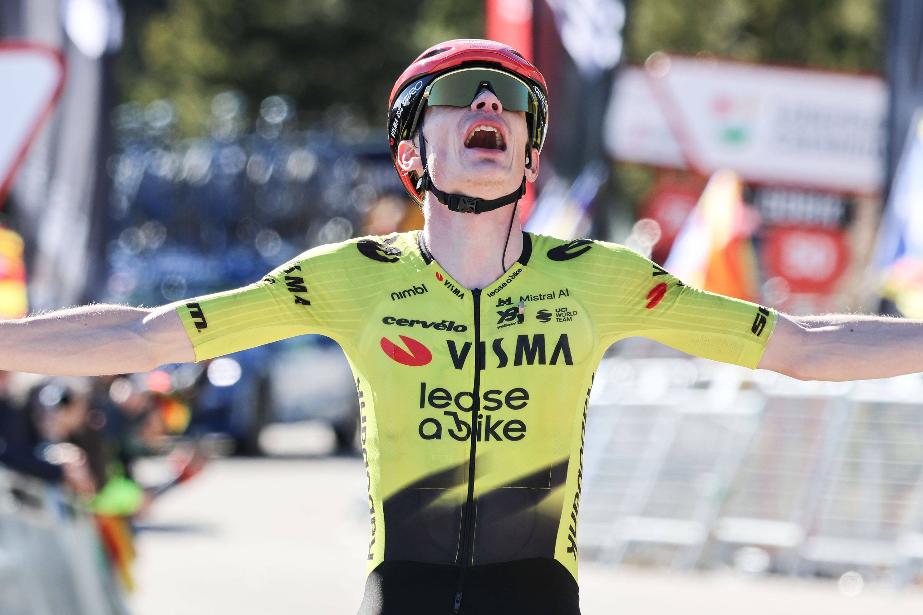 Vingegaard à chegada, isolado, a Coll de Pal       Fotografia Imago