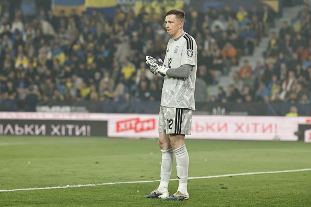 Trubin, guarda-redes do Benfica, ao serviço da seleção da Ucrânia