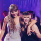 Taylor Swift com Alysa Liu - Foto: iheartradio
