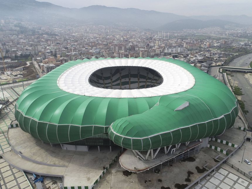 Estádio do Bursaspor em forma de crocodilo (IMAGO)