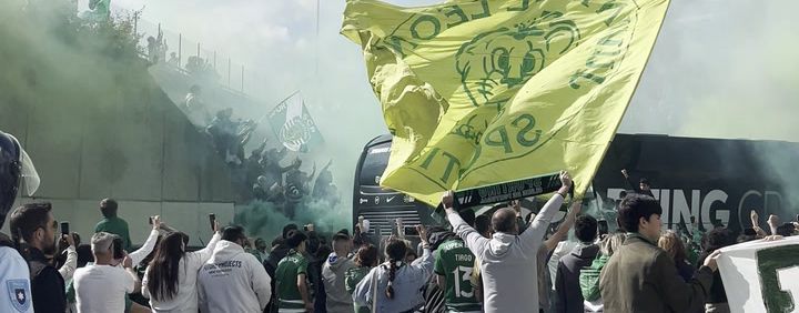 «Eu quero o Sporting campeão»: loucura em Alvalade na saída do autocarro para o Porto