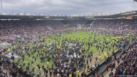 Invasão de campo no terreno do Derby County