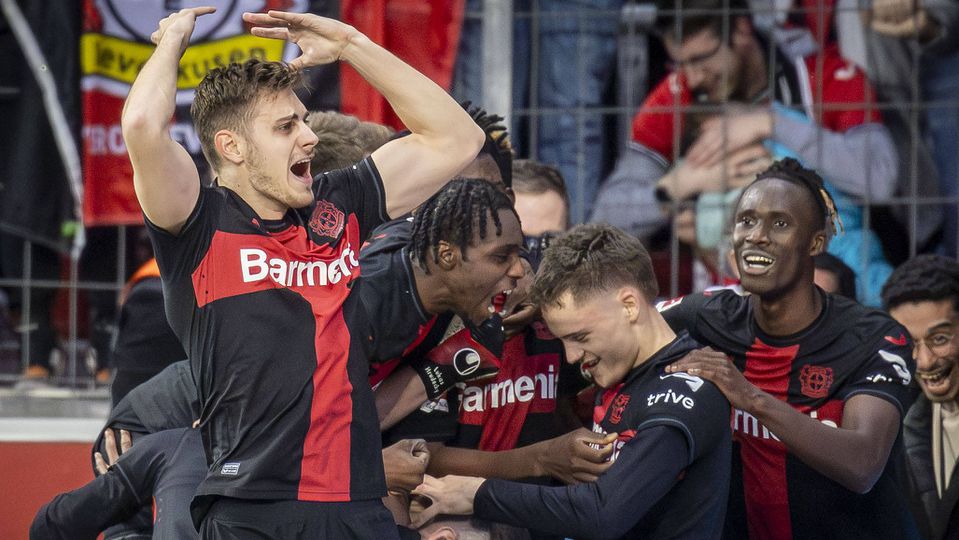 Bundesliga: Leverkusen faz história e Bayern perde o segundo lugar em jogo eletrizante