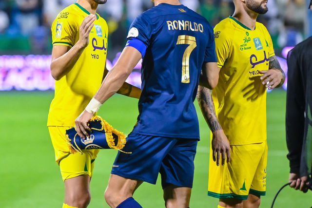 De regresso à competição, Ronaldo ofereceu camisola a compatriota (vídeo)