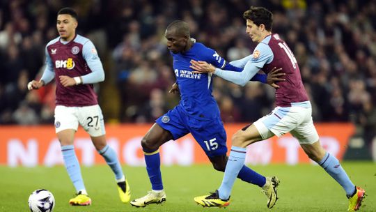 Chelsea arranca empate contra o Aston Villa