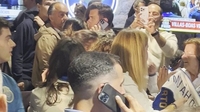 Sede de campanha de Villas-Boas em festa