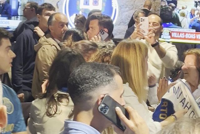 Sede de campanha de Villas-Boas em festa