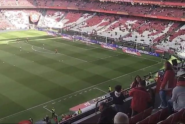 Guarda-redes do Benfica já aquecem