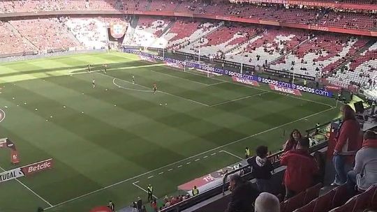 Guarda-redes do Benfica já aquecem