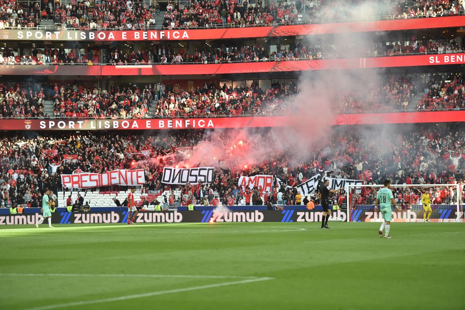 No Name Boys interrompem Benfica-SC Braga e respondem a Rui Costa