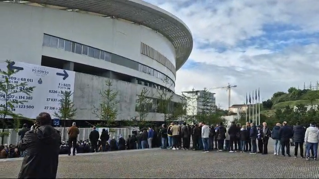 Eleições: grandes filas do Dragão antes de as portas abrirem