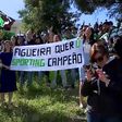 Centenas de adeptos deram força ao Sporting na saída para o Porto