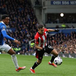 Golo de Gueye dá vitória e manutenção ao Everton